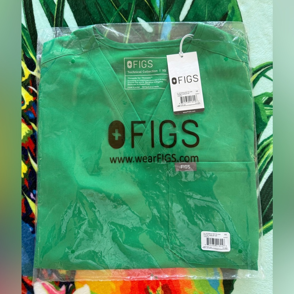 NWT Figs Catarina One Pocket Scrub Top New In Original Packaging Evergreen 💚 - Picture 2 of 6